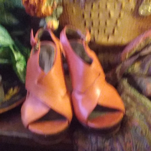 Coral Coach wedges size 8 - Picture 2 of 11